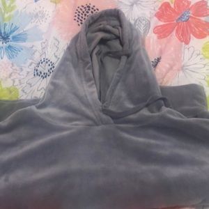 Crop top gray hoodie.